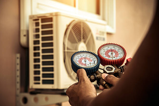 Professional Hvac technician working in Roanoke, IN